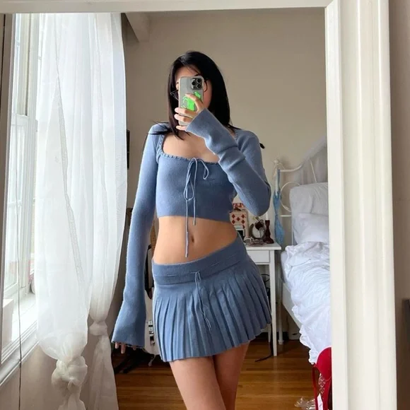 Guizio set long sleeve crop top and baby Blue Pleated mini Skirt knit - Picture 8 of 14